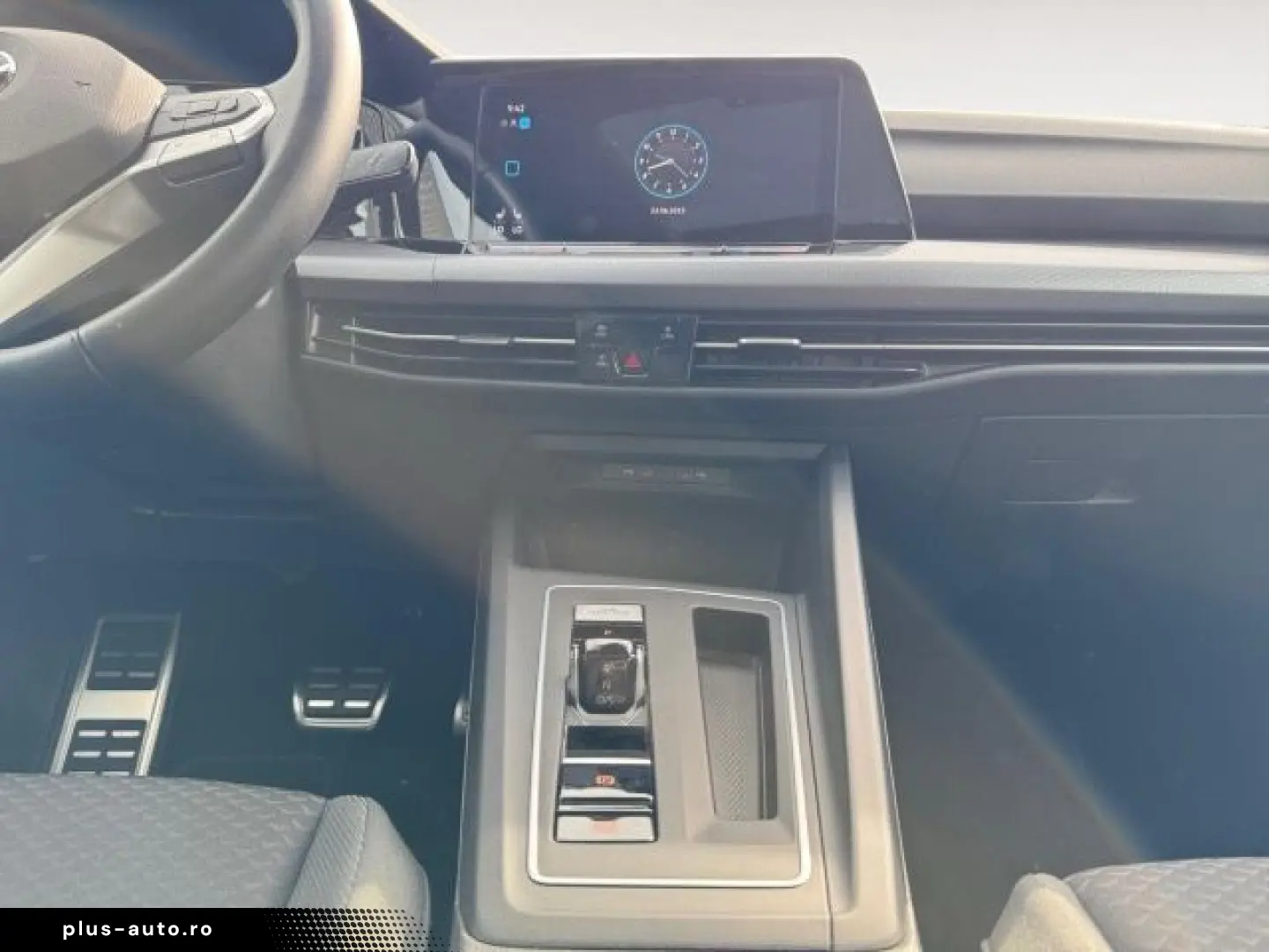 VW Golf VIII 1.0 eTSI DSG Active Navi AHK Pano