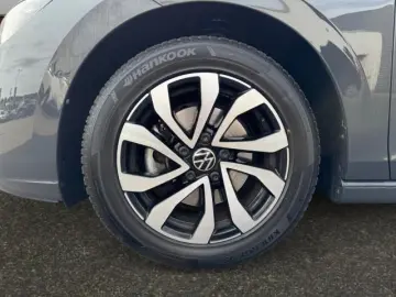 VW Golf VIII 1.0 eTSI DSG Active Navi AHK Pano