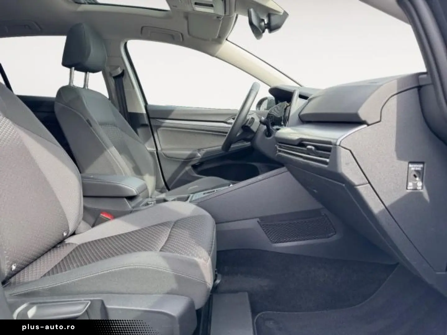 VW Golf VIII 1.0 eTSI DSG Active Navi AHK Pano