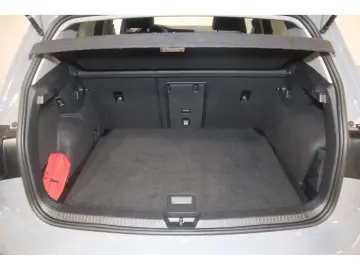 VW Golf VIII 1.0 eTSI DSG Life AHK Navi CAM SHZ ACC