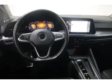 VW Golf VIII 1.0 eTSI DSG Life AHK Navi CAM SHZ ACC