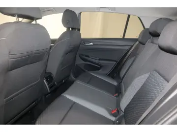 VW Golf VIII 1.0 eTSI DSG Life AHK Navi CAM SHZ ACC