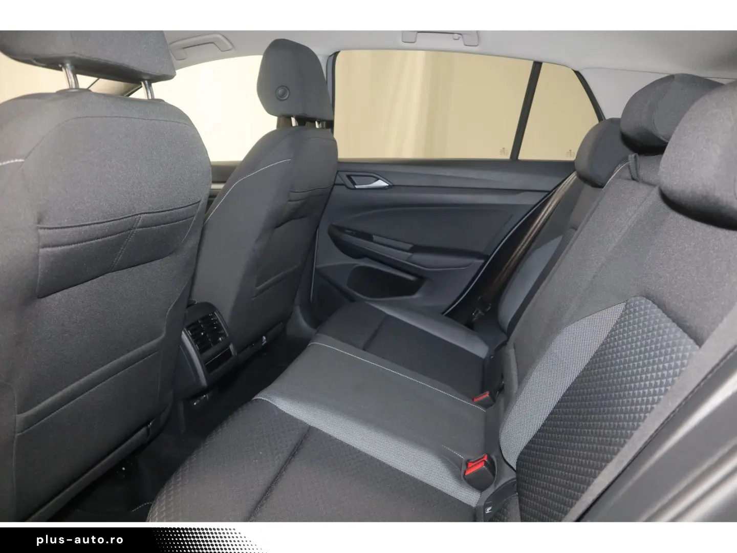 VW Golf VIII 1.0 eTSI DSG Life AHK Navi CAM SHZ ACC