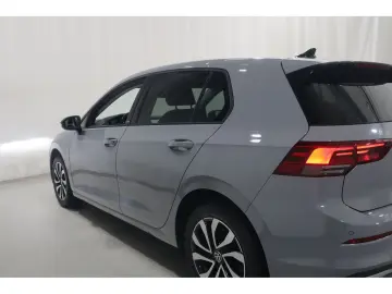 VW Golf VIII 1.0 eTSI DSG Life AHK Navi CAM SHZ ACC