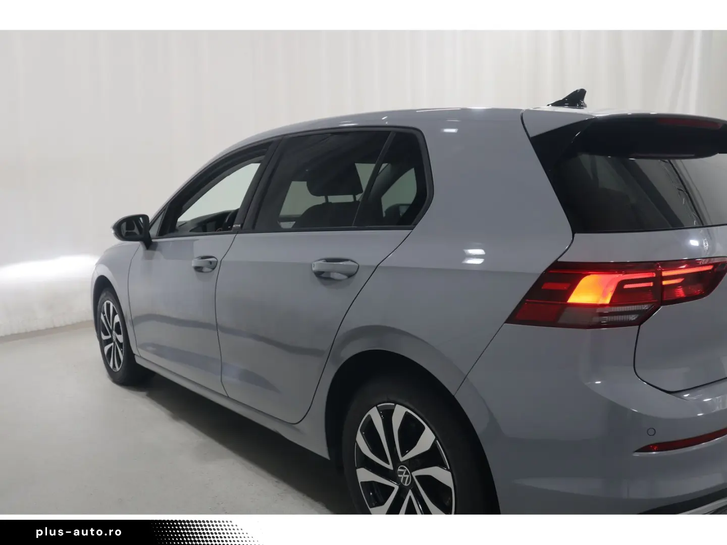 VW Golf VIII 1.0 eTSI DSG Life AHK Navi CAM SHZ ACC