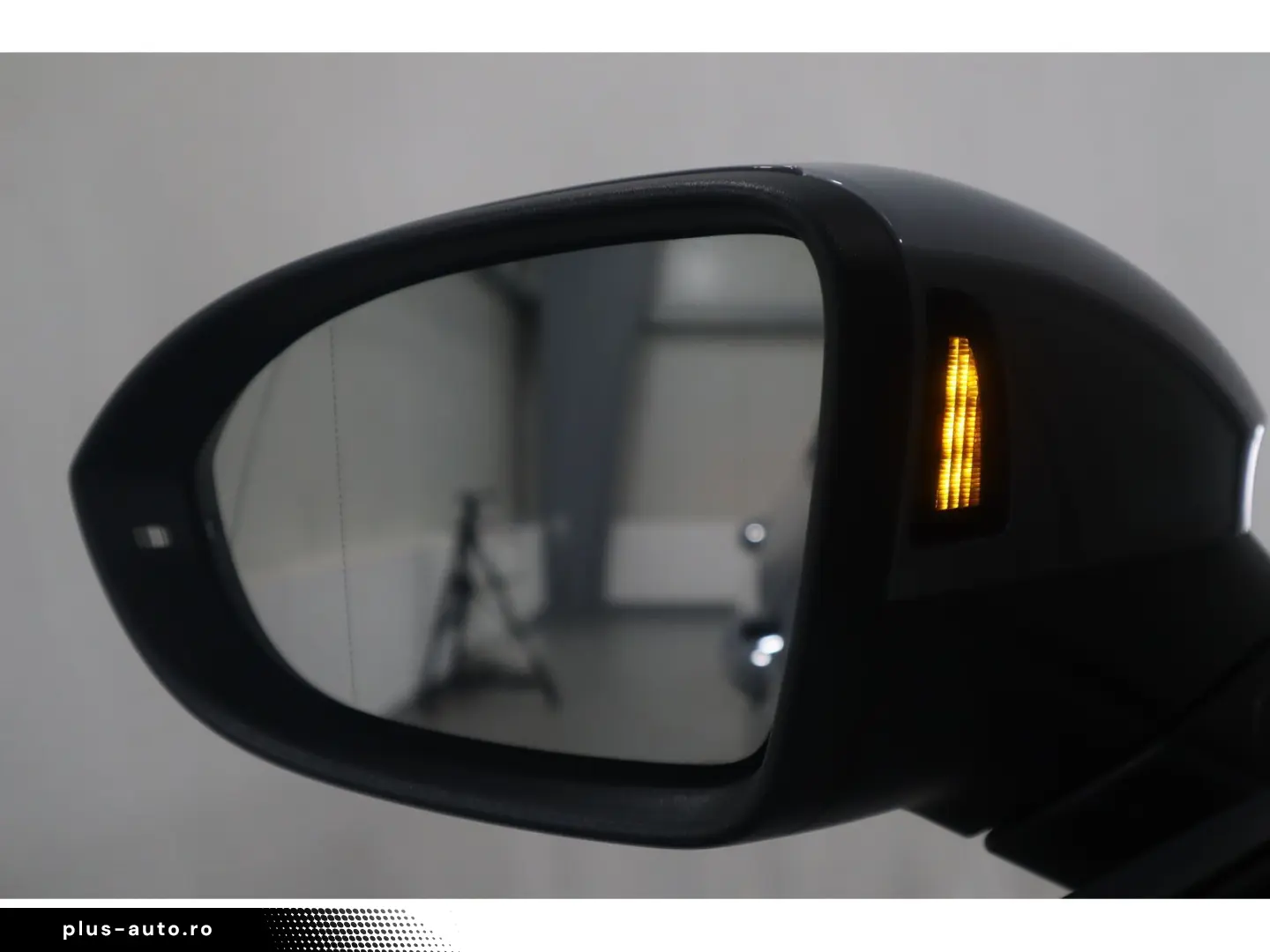 VW Golf VIII 1.0 eTSI DSG Life AHK Navi CAM SHZ ACC