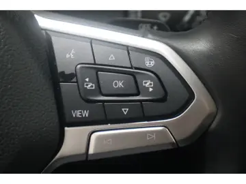 VW Golf VIII 1.0 eTSI DSG Life AHK Navi CAM SHZ ACC