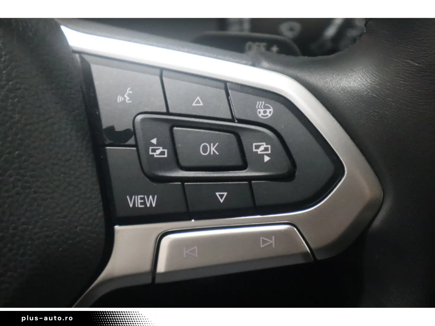 VW Golf VIII 1.0 eTSI DSG Life AHK Navi CAM SHZ ACC