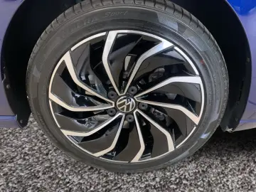 VW Golf VIII Style eTSI DSG  NAV AHK LED ACC R-CAM