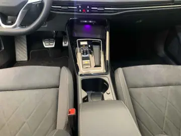 VW Golf VIII Style eTSI DSG  NAV AHK LED ACC R-CAM