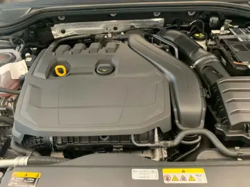 VW Golf VIII Style eTSI DSG  NAV AHK LED ACC R-CAM