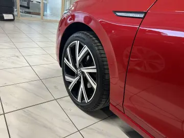 VW Golf VIII 1.5 eTSI Style  DSG NAVI LED LM ZV ACC