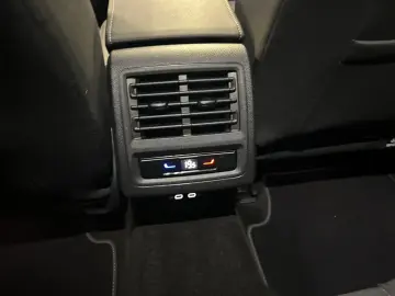 VW Golf VIII 1.5 eTSI Style  DSG NAVI LED LM ZV ACC