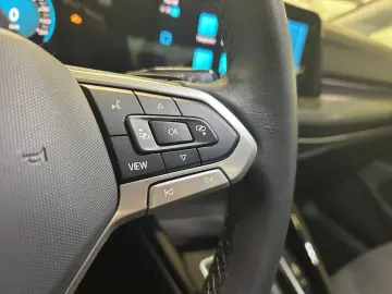 VW Golf VIII 1.5 eTSI Style  DSG NAVI LED LM ZV ACC