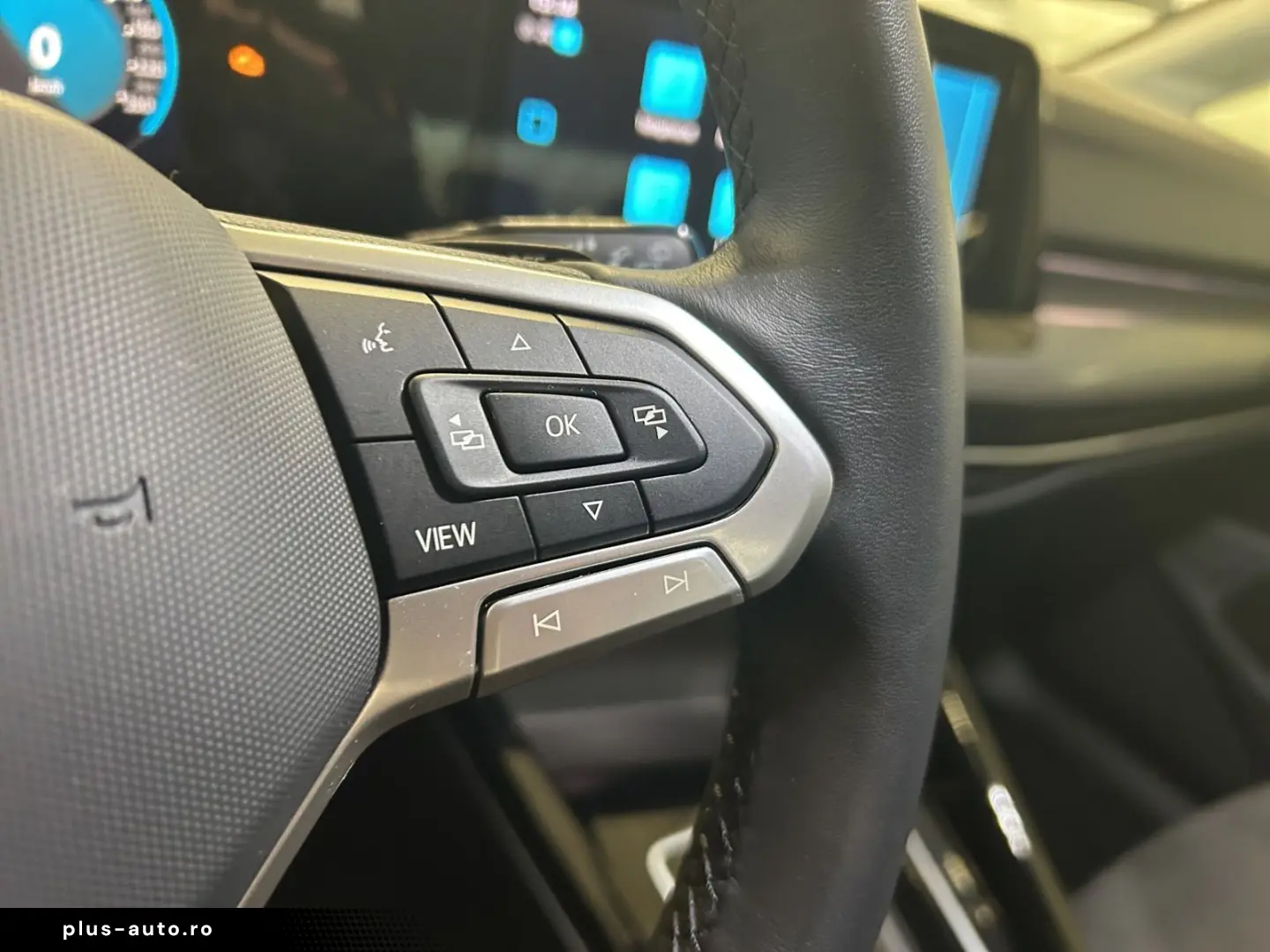 VW Golf VIII 1.5 eTSI Style  DSG NAVI LED LM ZV ACC