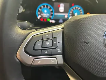 VW Golf VIII 1.5 eTSI Style  DSG NAVI LED LM ZV ACC