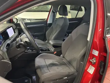 VW Golf VIII 1.5 eTSI Style  DSG NAVI LED LM ZV ACC