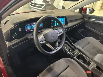 VW Golf VIII 1.5 eTSI Style  DSG NAVI LED LM ZV ACC