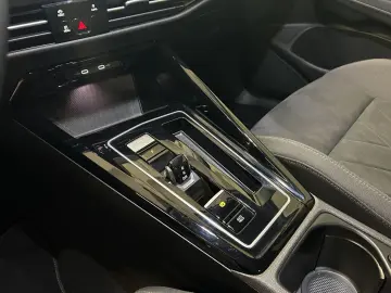 VW Golf VIII 1.5 eTSI Style  DSG NAVI LED LM ZV ACC