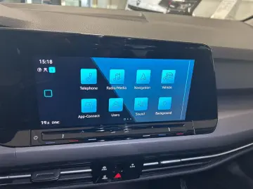 VW Golf VIII 1.5 eTSI Style  DSG NAVI LED LM ZV ACC