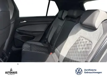 VW Golf VIII R-Line 1.5 eTSI DSG ACC LED NAV SHZ