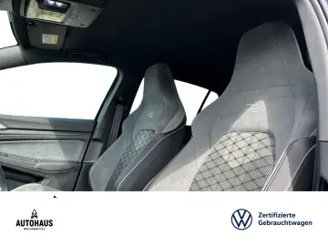 VW Golf VIII R-Line 1.5 eTSI DSG ACC LED NAV SHZ