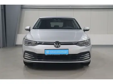 VW Golf VIII 1.5 eTSI DSG Style CAM Navi SHZ LED