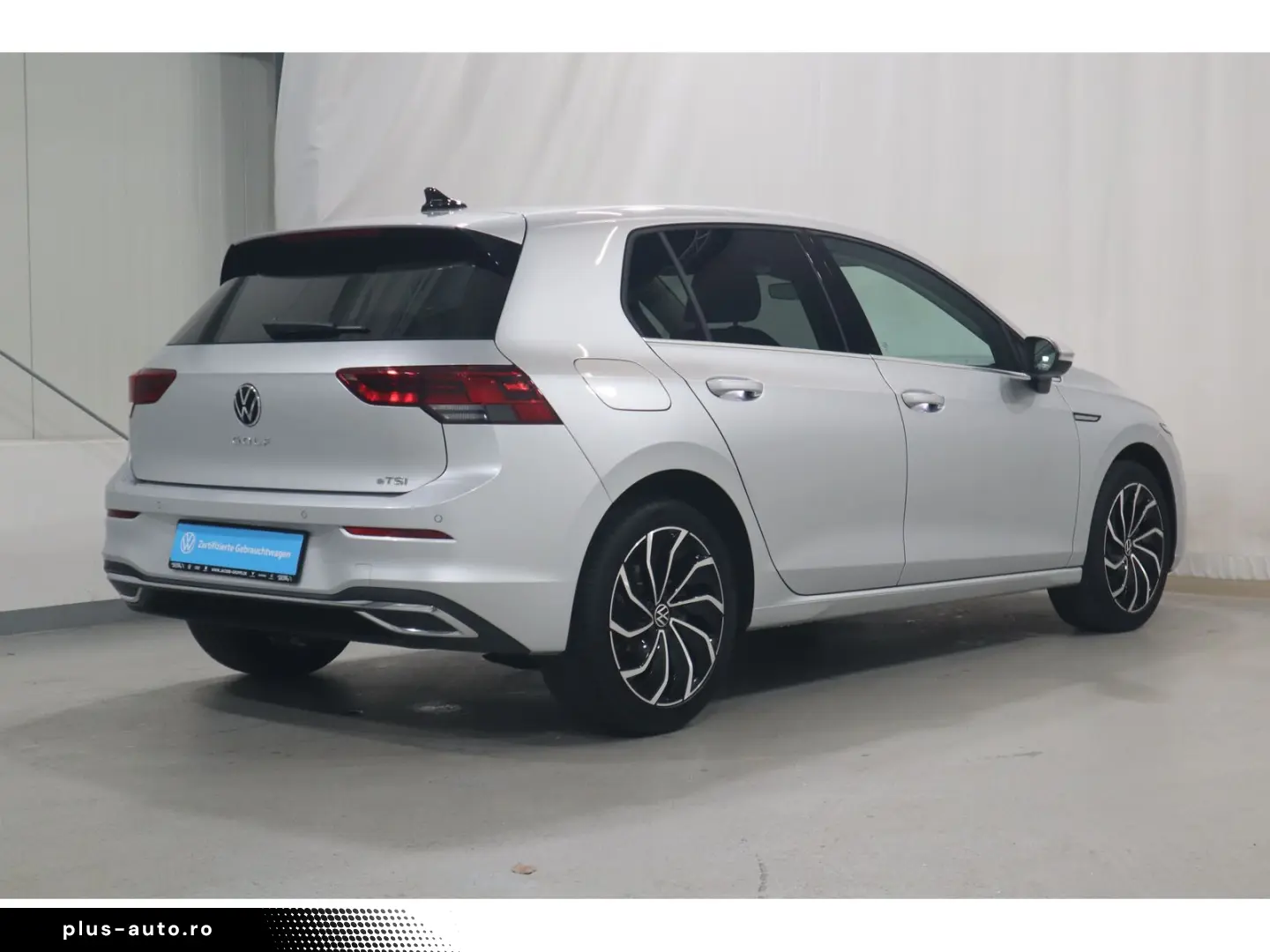 VW Golf VIII 1.5 eTSI DSG Style CAM Navi SHZ LED