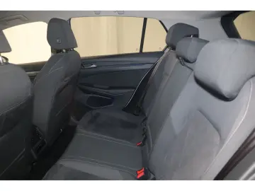 VW Golf VIII 1.5 eTSI DSG Style CAM Navi SHZ LED