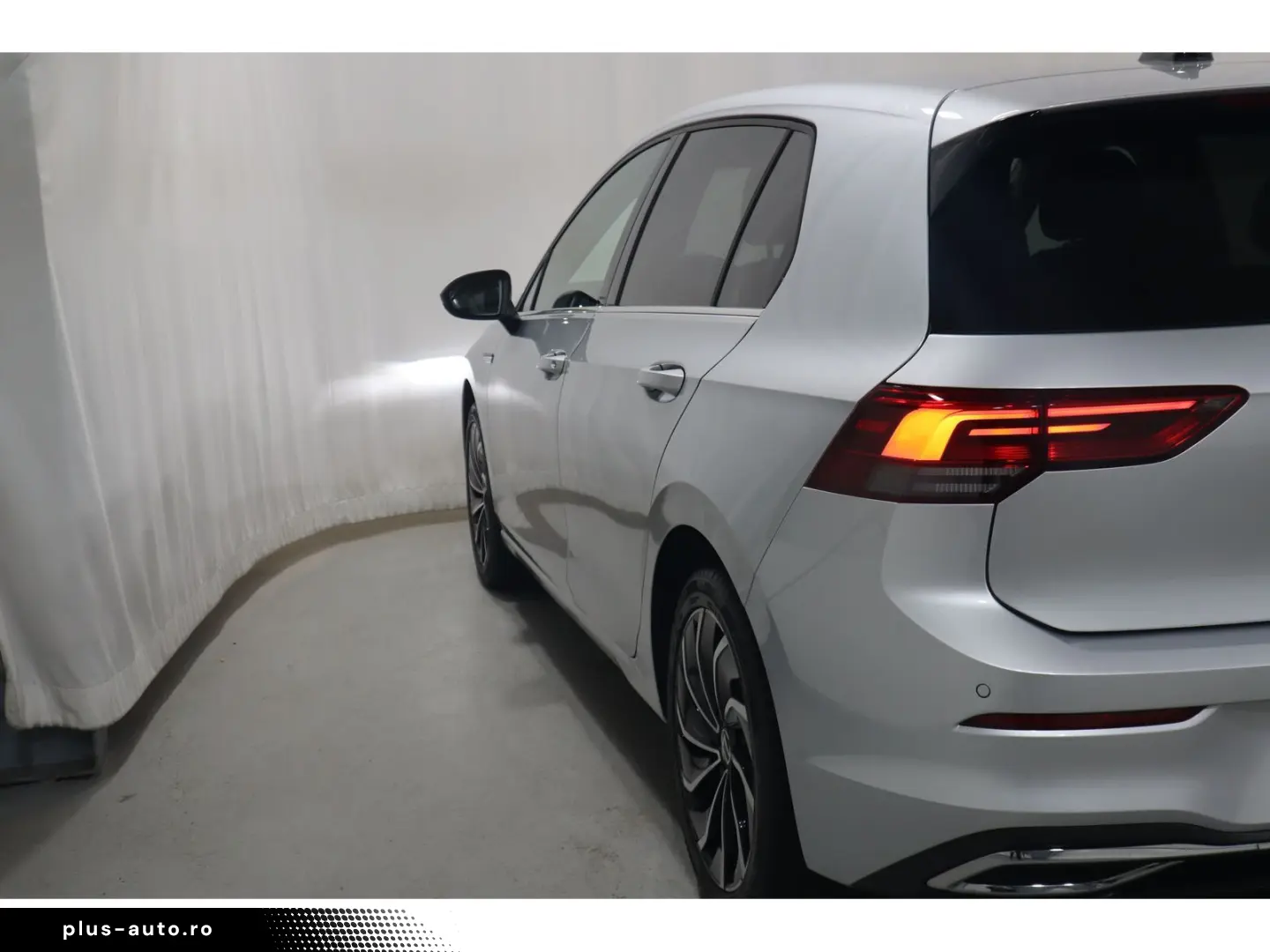 VW Golf VIII 1.5 eTSI DSG Style CAM Navi SHZ LED