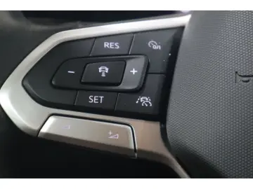 VW Golf VIII 1.5 eTSI DSG Style CAM Navi SHZ LED