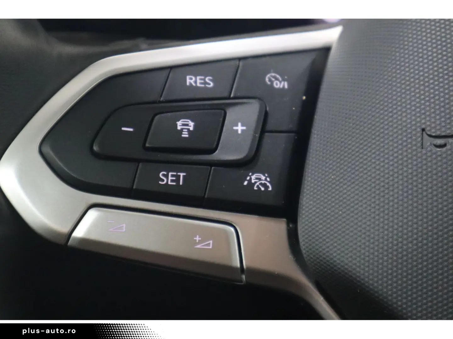 VW Golf VIII 1.5 eTSI DSG Style CAM Navi SHZ LED