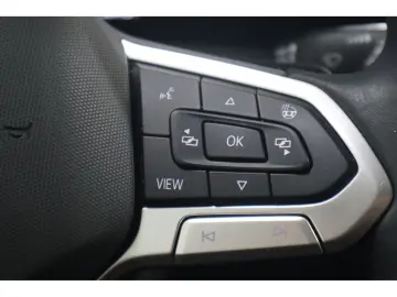 VW Golf VIII 1.5 eTSI DSG Style CAM Navi SHZ LED