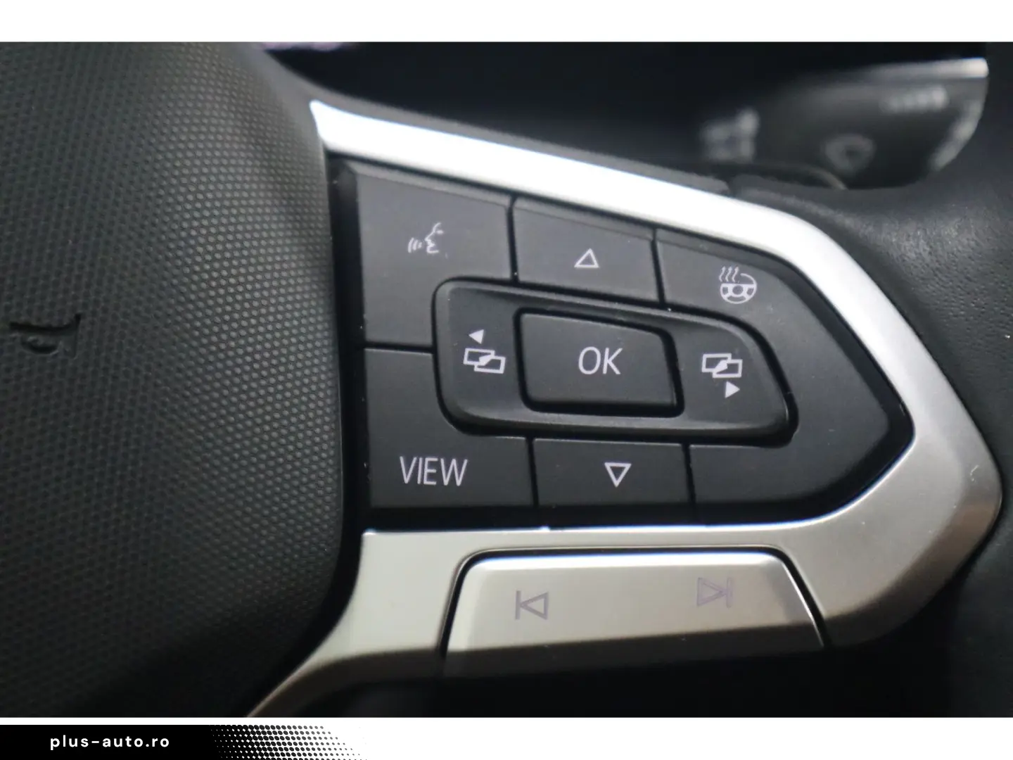 VW Golf VIII 1.5 eTSI DSG Style CAM Navi SHZ LED