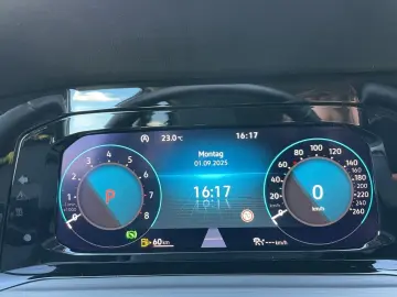 VW Golf VIII Style 1.5 eTSI DSG Navi  Matrix  Head-