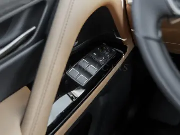 Lexus LX 700h Luxury