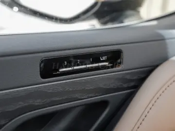 Lexus LX 700h Luxury