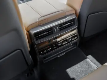 Lexus LX 700h Luxury