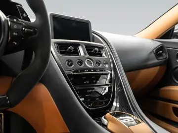 ASTON MARTIN DBS770 Ultimate   Q Tinted Carbon   Full PPF