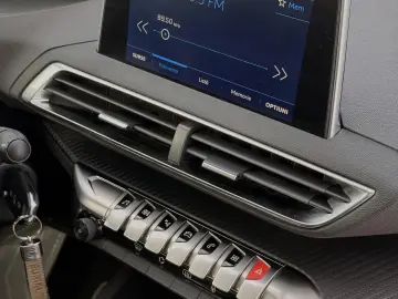 Peugeot 3008 1.6 PureTech Turbo S&S EAT8 Allure