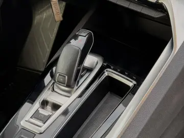 Peugeot 3008 1.6 PureTech Turbo S&S EAT8 Allure