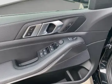 BMW X5 xDrive 30d (M-Sport Navi LED AHK )