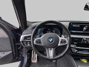 BMW 530 e xDrive Touring M Sportpaket HUD AHK Pano N