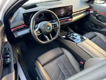 BMW 520d xDrive Touring M Sport AHK Pano ACC LED H K