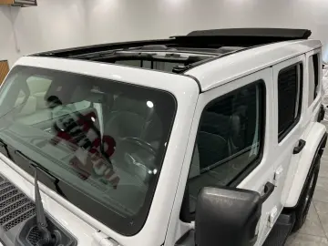 JEEP Wrangler Unlimited Sahara Softtop Sky One-Touch