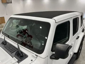 JEEP Wrangler Unlimited Sahara Softtop Sky One-Touch