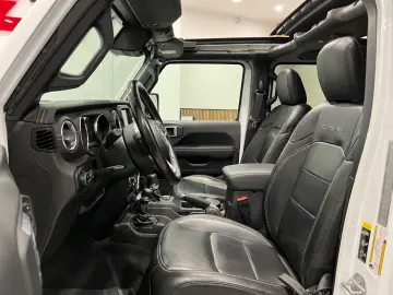 JEEP Wrangler Unlimited Sahara Softtop Sky One-Touch