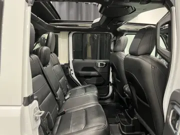 JEEP Wrangler Unlimited Sahara Softtop Sky One-Touch