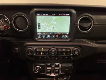 JEEP Wrangler Unlimited Sahara Softtop Sky One-Touch