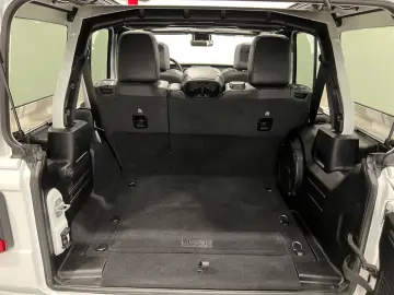 JEEP Wrangler Unlimited Sahara Softtop Sky One-Touch